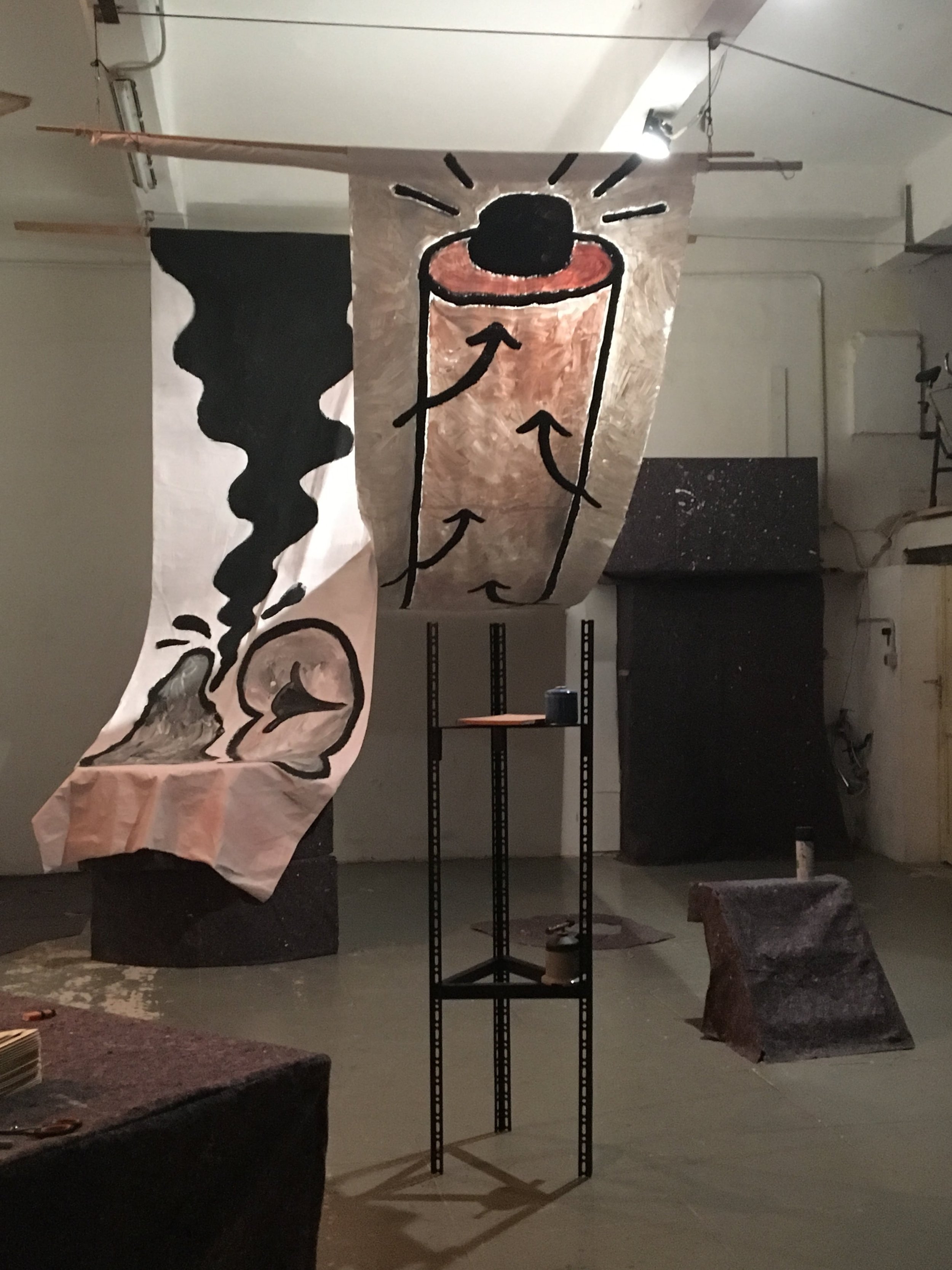 TheHotPieceOfCoal_Scenography_1-min.jpg