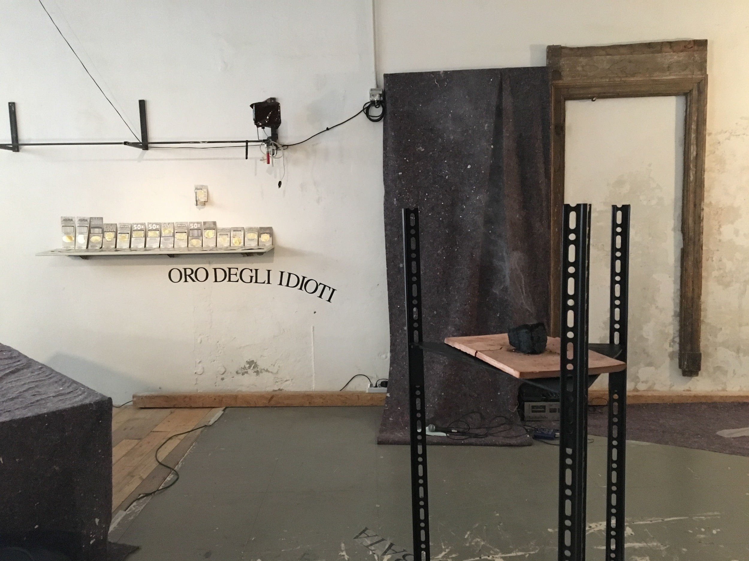 TheHotPieceOfCoal_Scenography_3-min.jpg